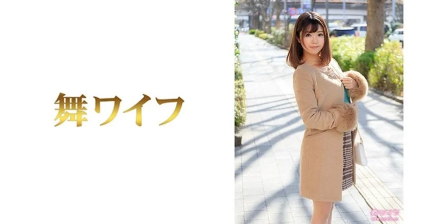 高颜值气质美少妇户外冰冰老师和开豪车的肚腩露脸路边车震
